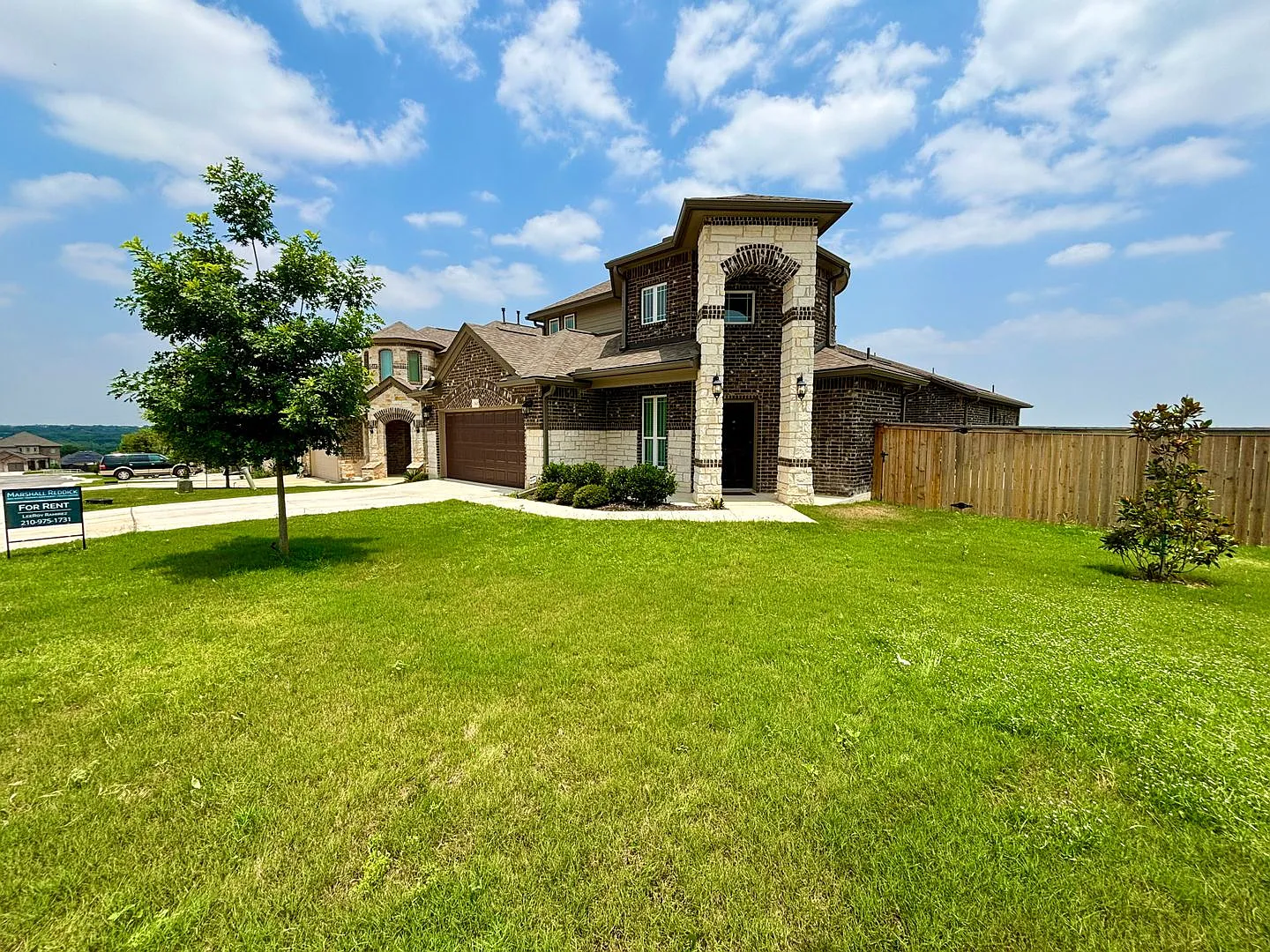 Luxury Living in Arcadia Ridge Corner Lot, 3 Full Baths & Resort-Style Amenities! — Photo 2