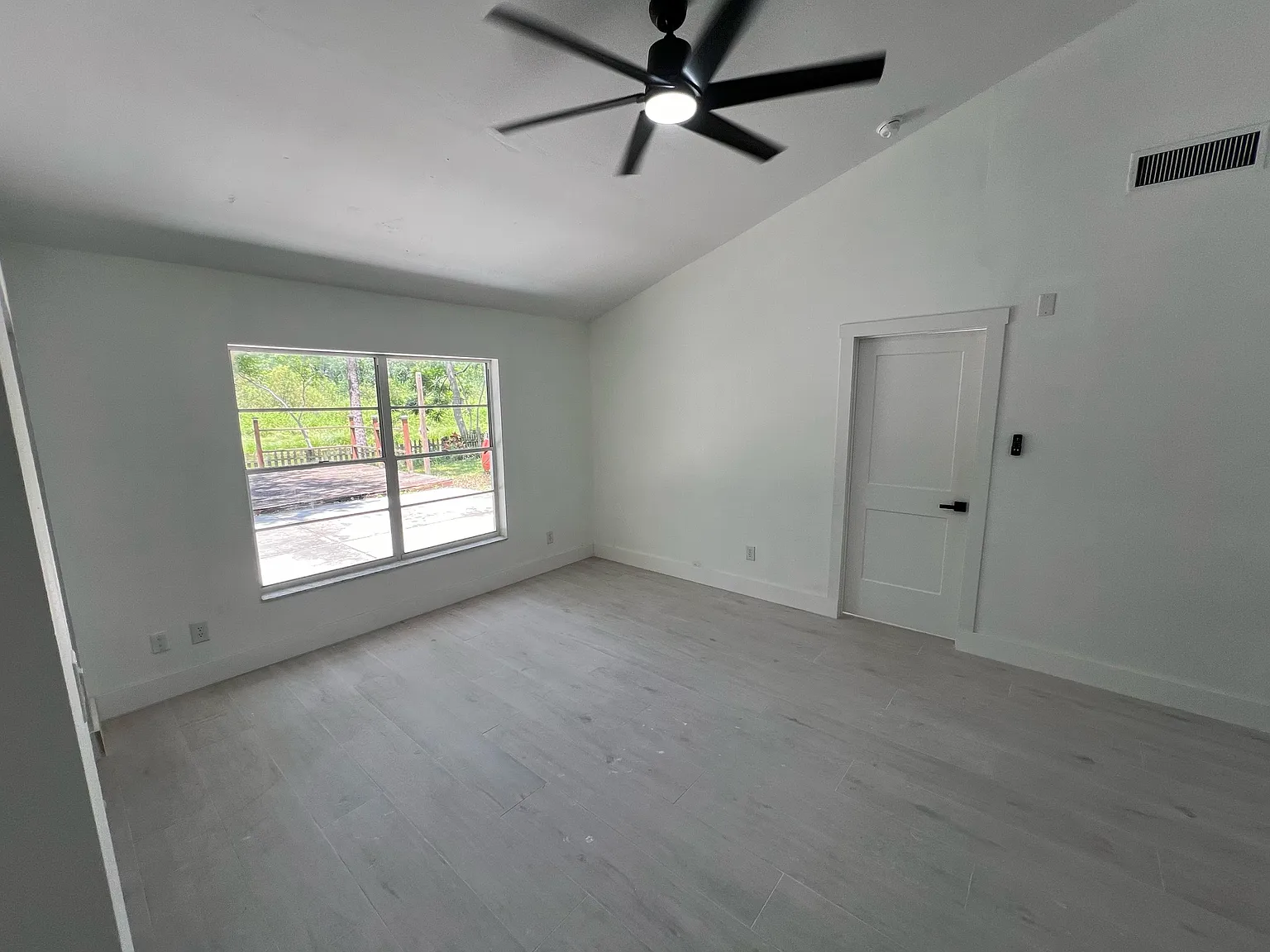 4 bed, 1413 sqft, $3,000 — Photo 1