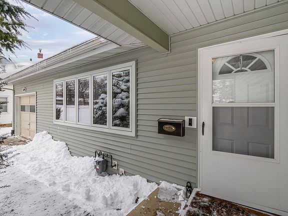 3rd image of 1609 Rainbow Dr