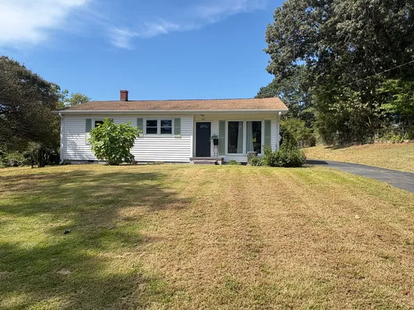 108 Valley Dr, Greer, SC 29651