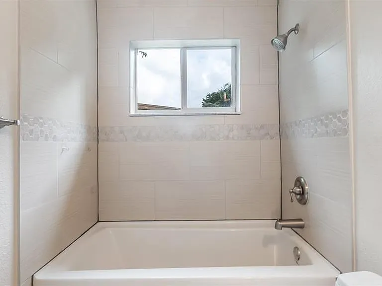740 Beachwood Ln — Photo 10
