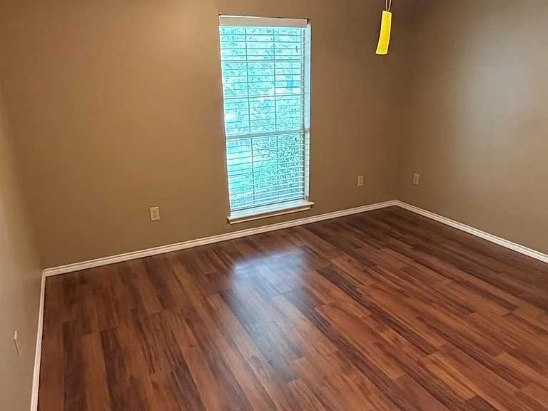 3906 Eastland Lake Dr — Photo 18