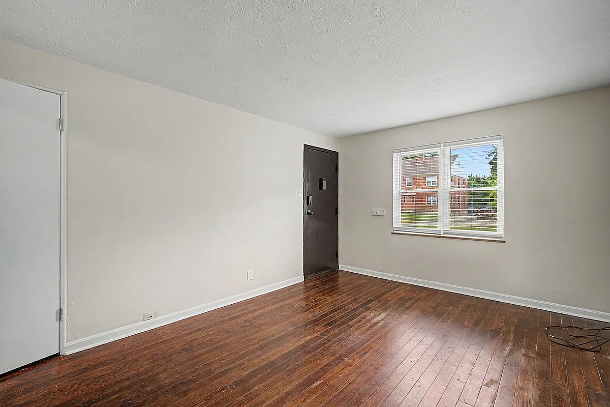 33 Gahl Ter Apt A — Photo 2