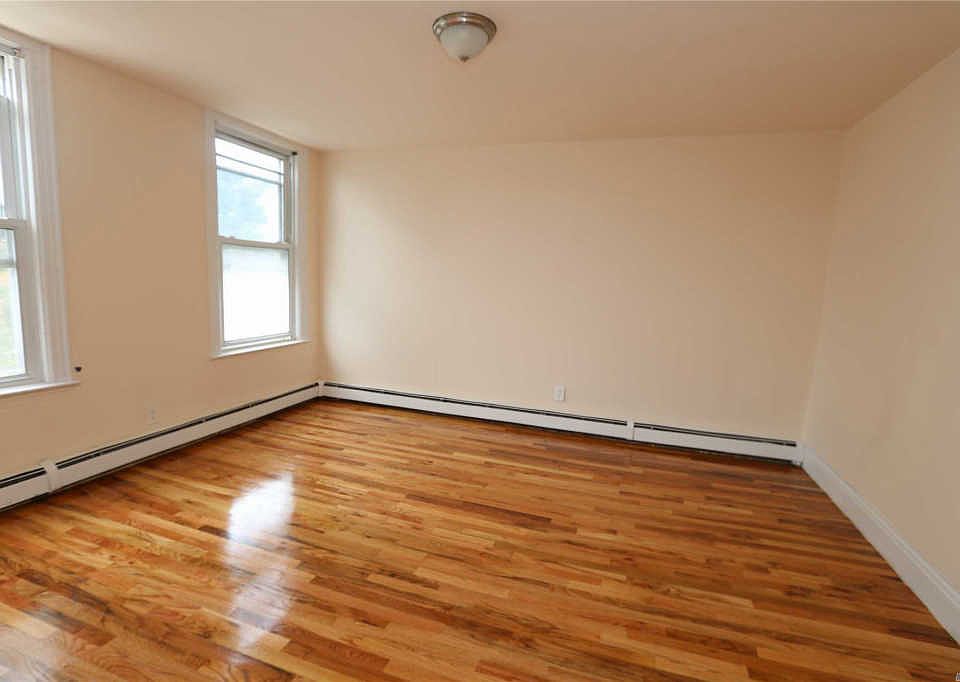 2nd image of 8911 129th St