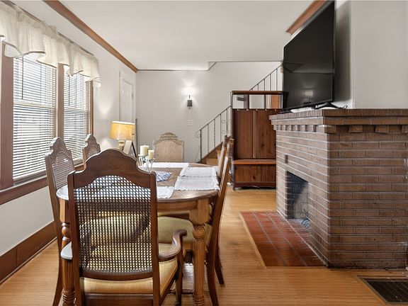 3rd image of 64 Veness Ave