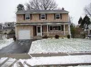 18 Wyoming St, Commack, NY 11725