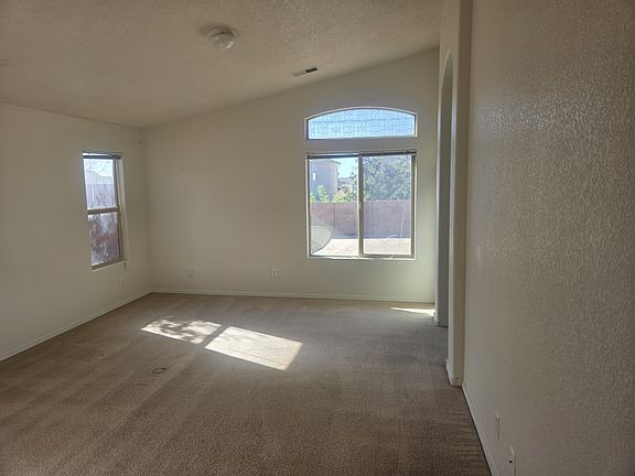 5th image of 2913 Violeta Cir SE