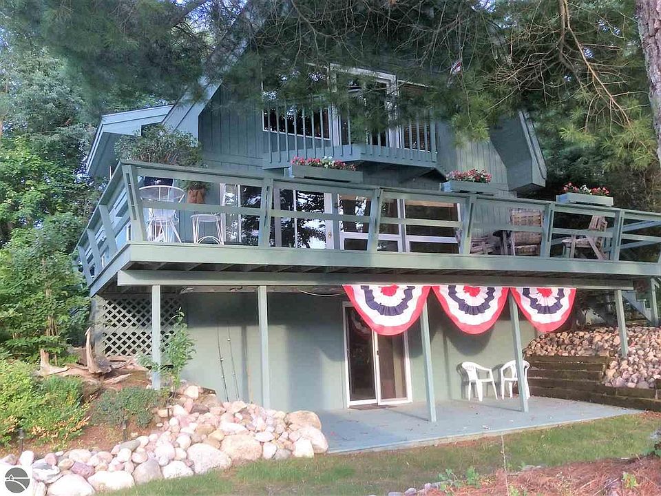 1st image of 140 Lakewood Dr