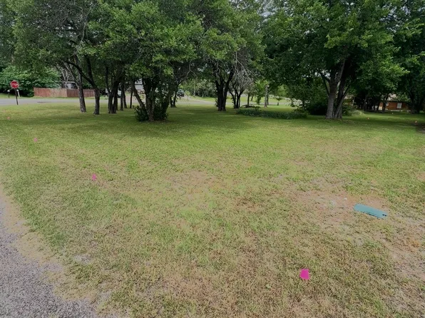 2911 Ridgecrest Dr, Granbury, TX 76048
