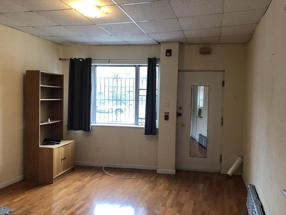 1st image of 914 S 11th St Frnt 1