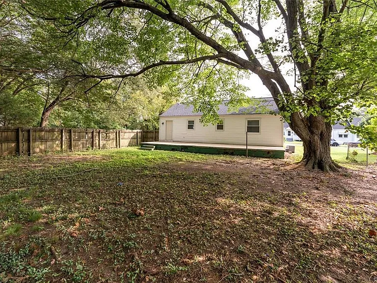 5104 Lochaven Ave — Photo 14