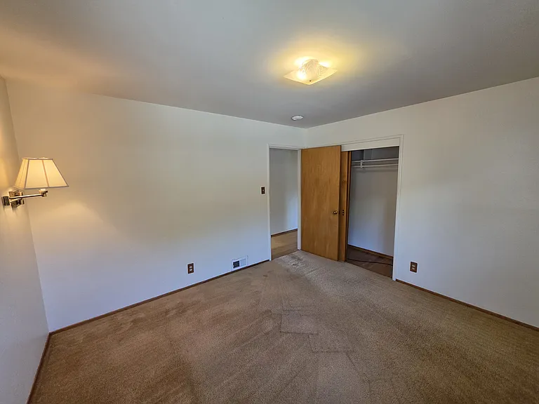 1744 Wesley Ave — Photo 21