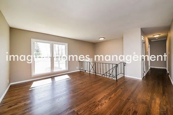 3 bed, 1.5 bath, 1499 sqft, $2,095 — Photo 3