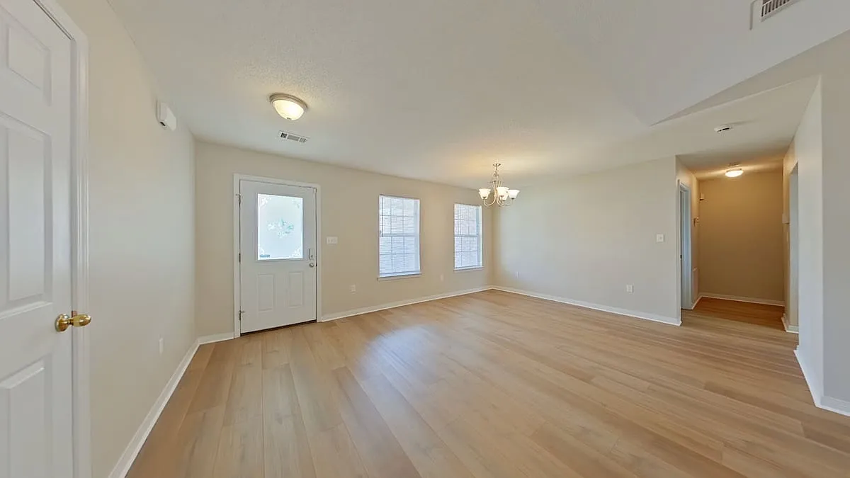 160 Conquest Avenue — Photo 3