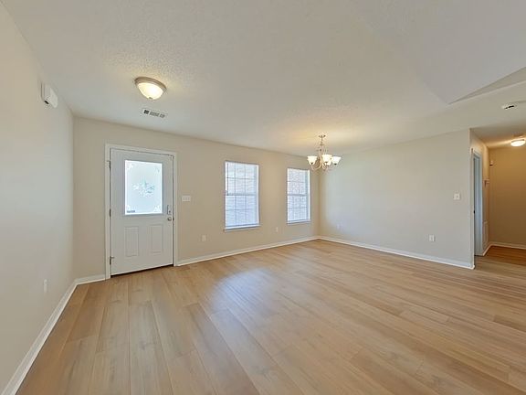 3rd image of 160 Conquest Ave