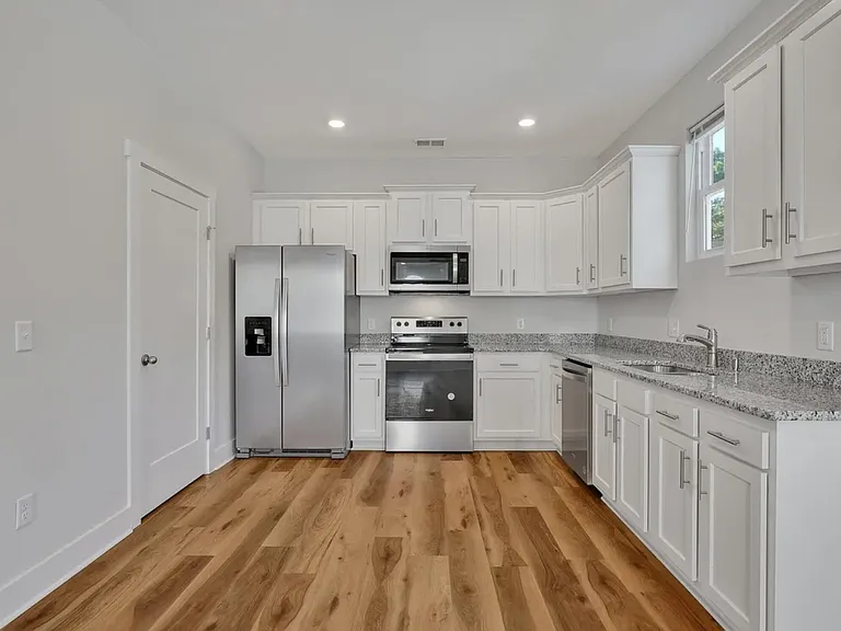 2866 Worth Dr — Photo 6