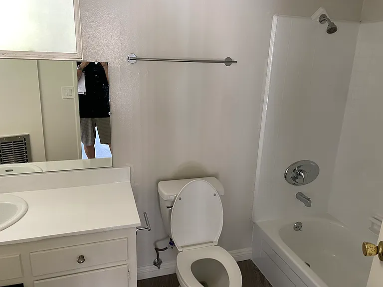 Hillside Apartments — Photo 18