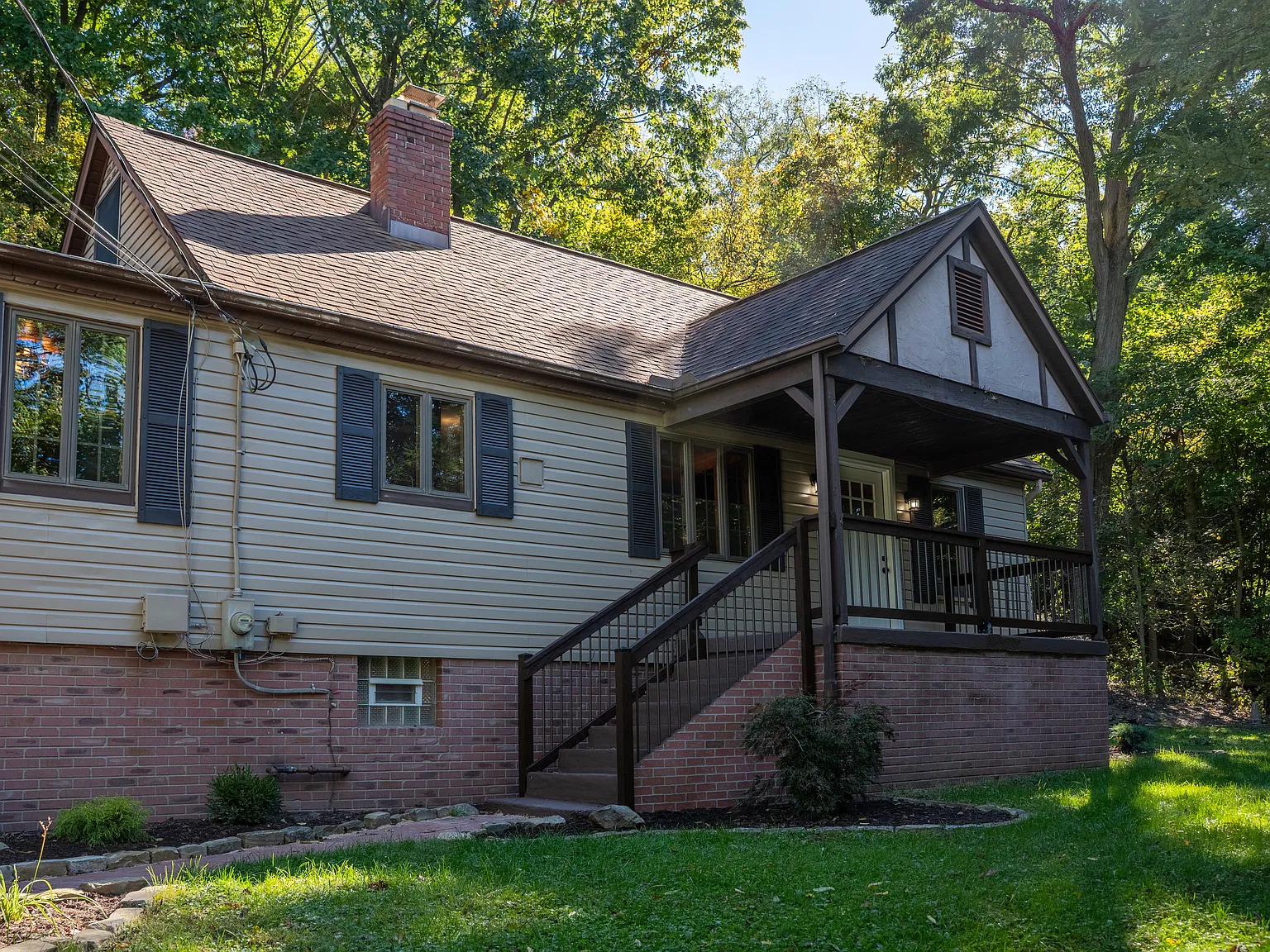 1675 McLaughlin Run Rd — Photo 1