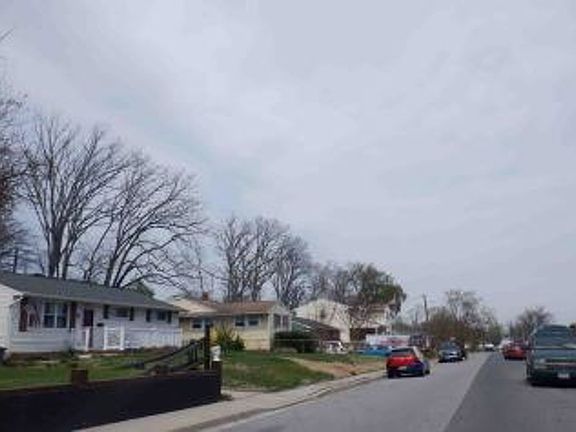 Exterior Neighborhood (street photo)