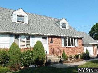 80 Orchard St, Plainview, NY 11803