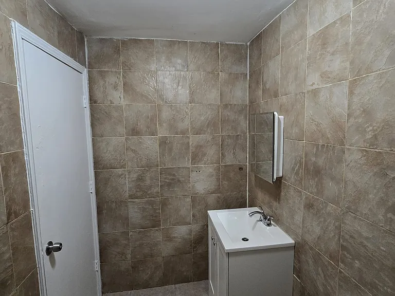 310 14th Ave #5 — Photo 16