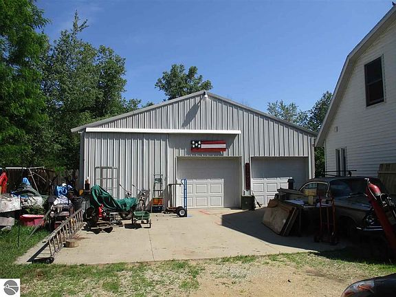 2nd image of 1840 Lakewood Dr