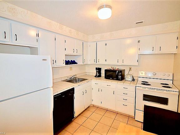3rd image of 10301 Lake Ave APT 218