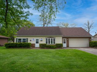 2611 Crowsnest Dr, Hobart, IN 46342