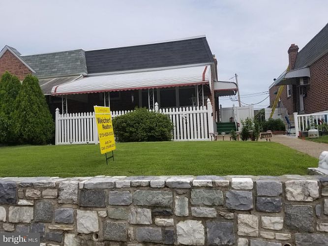 1st image of 2117 Oakmont St