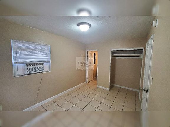4th image of 953 6th St SE APT 8