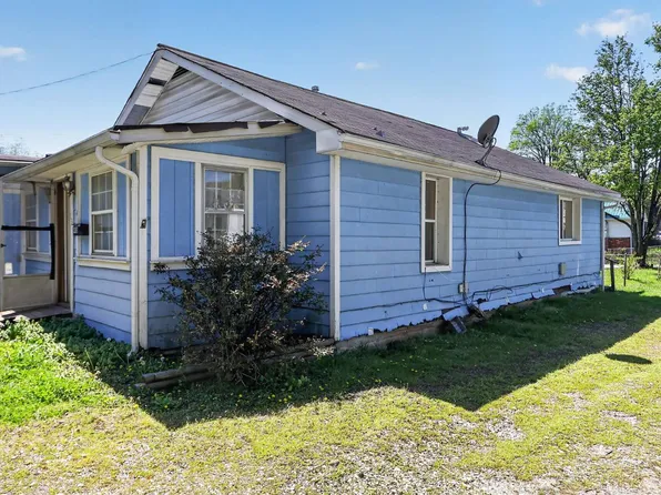 3217 W Dupont Ave, Belle, WV 25015