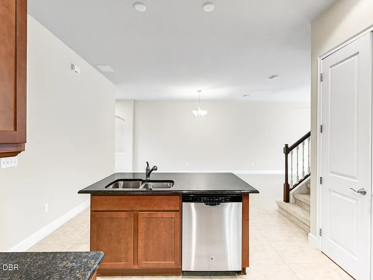 802 Aldenham Ln — Photo 13