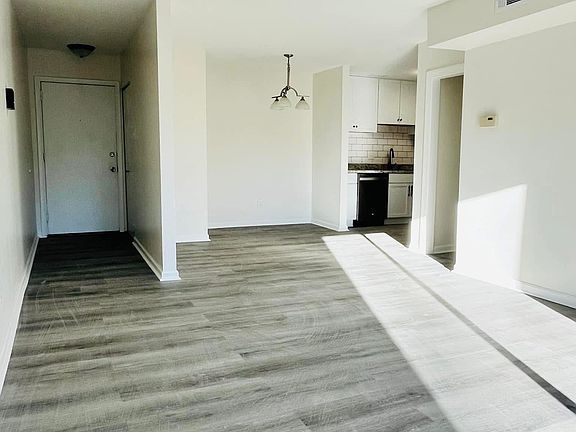 4th image of 5418 Valley Green Dr APT B5