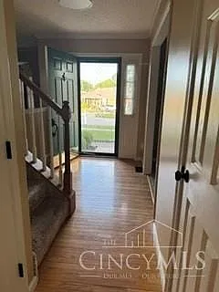 2899 Creekside Dr — Photo 2