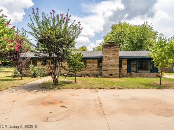 1804 Central St, Poteau, OK 74953