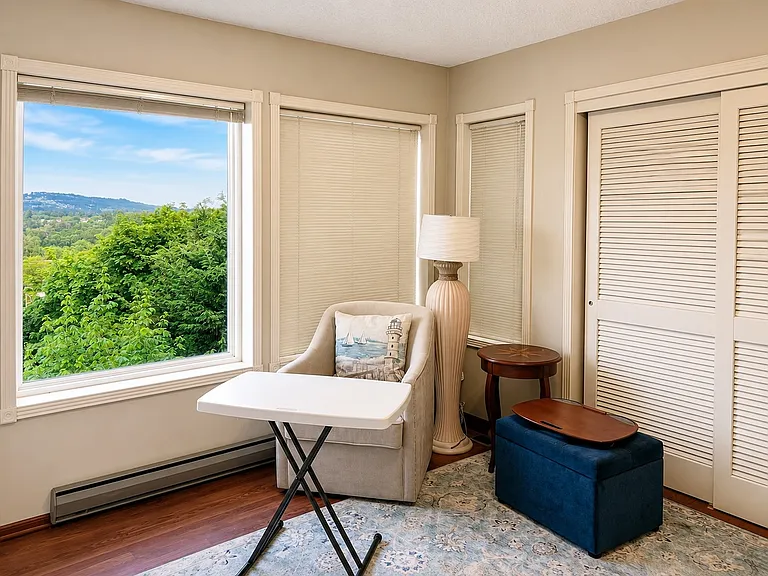 Reading nook windows