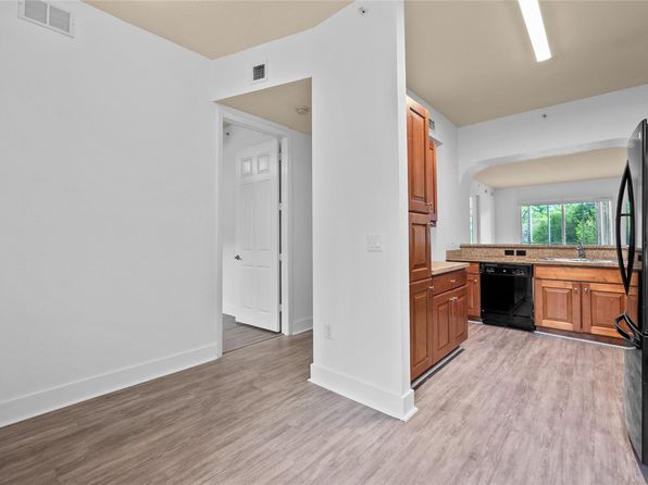 3500 Oaks Clubhouse Dr APT 109