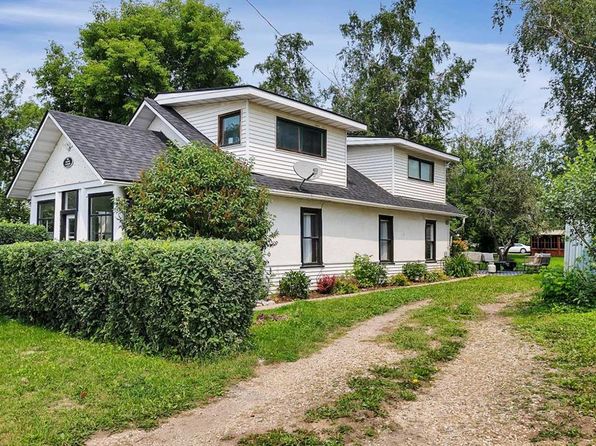5037 W 48th St, Sylvan Lake, AB T4S 1C6