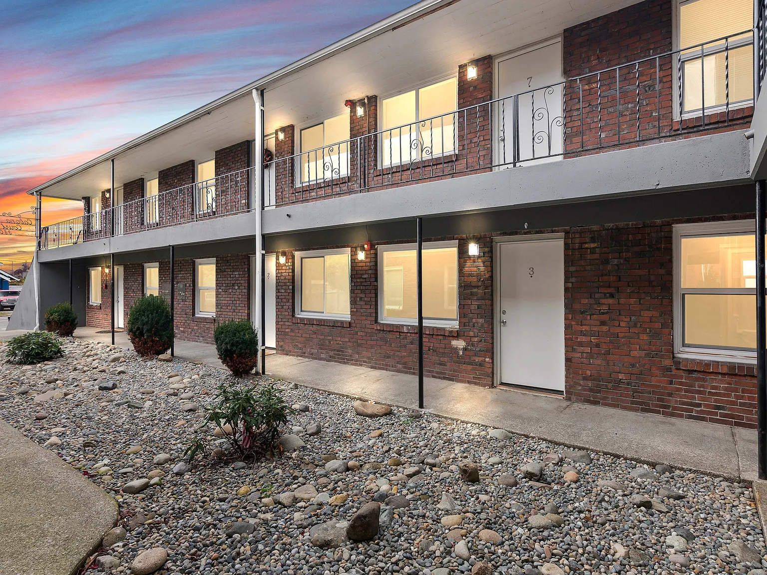 Cabana Court Apartments — Photo 4