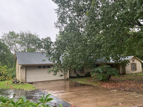 2nd image of 110 Red Bud Ln