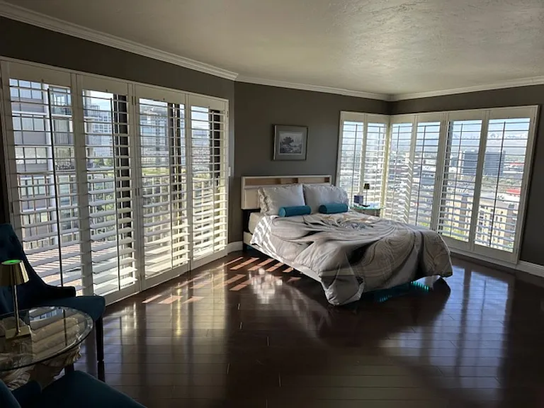 245 N Vine St #901 — Photo 15