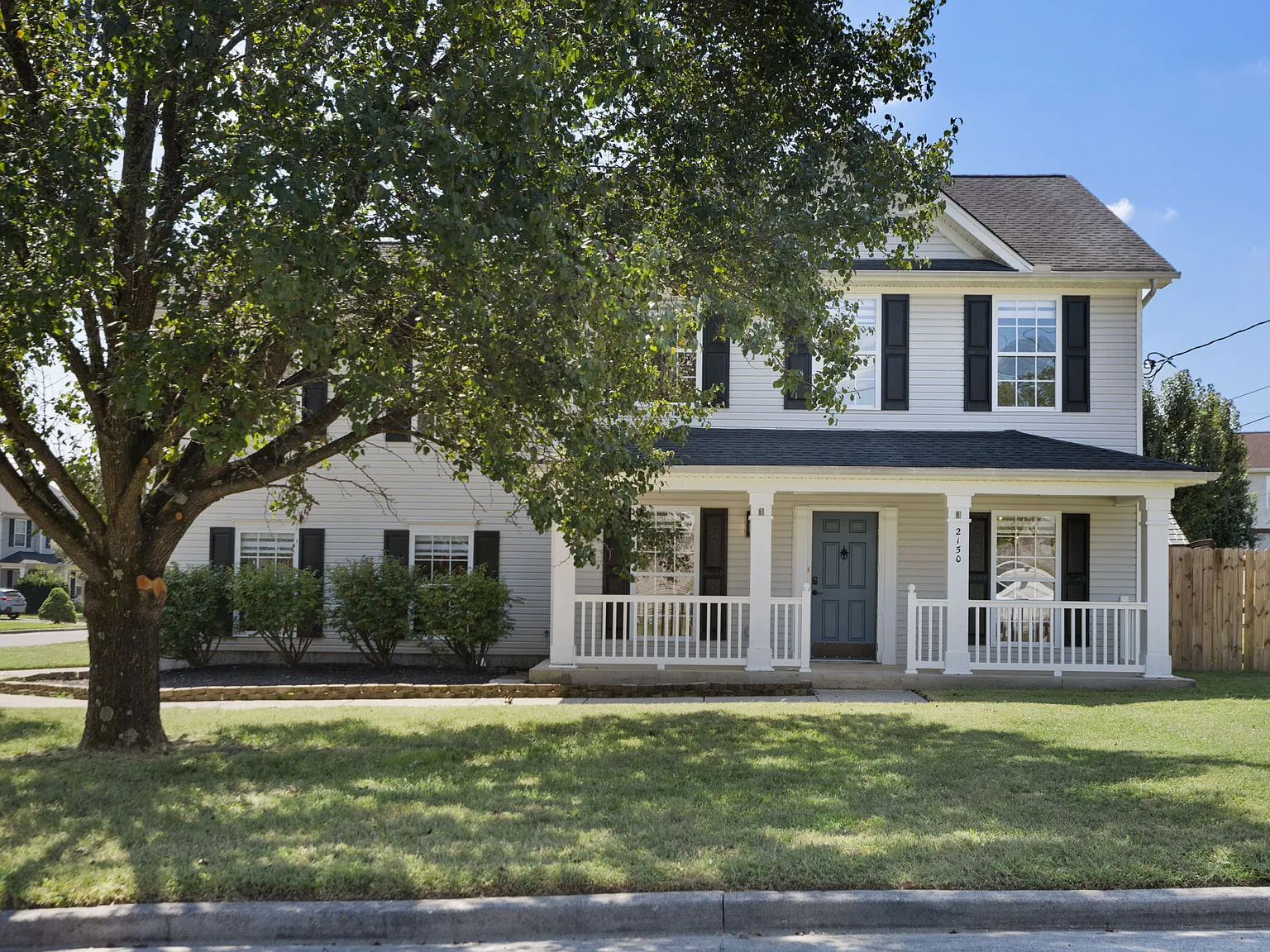3 bed, 2.5 bath, 2206 sqft, $3,195 — Photo 2