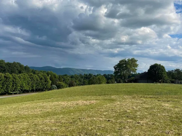 Waterstone Cir, Greeneville, TN 37745