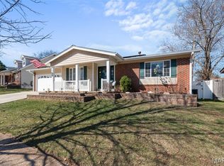677 Rustic Valley Dr, Ballwin, MO 63021