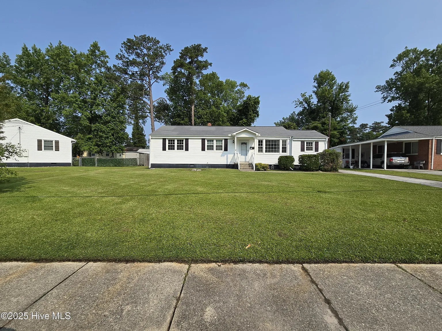 3 bed, 1.0 bath, $1,475 — Photo 3