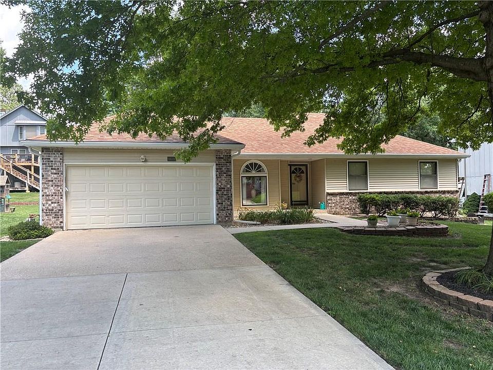 1st image of 8639 Greenway Ln