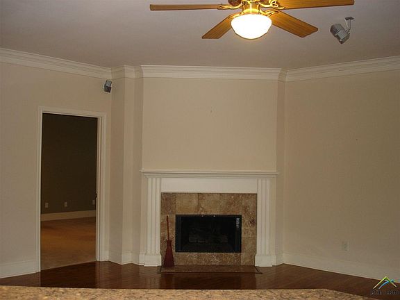 3rd image of 5806 Hollybrook Dr