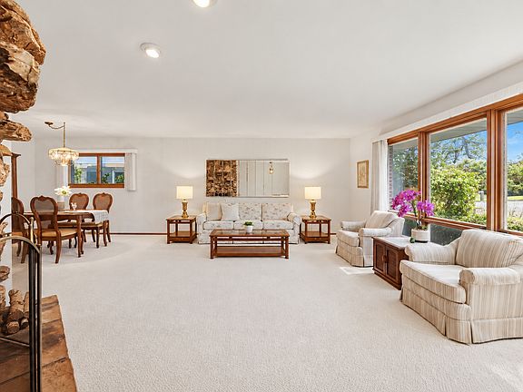 4th image of 1723 E Maya Ln