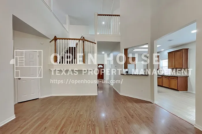3 bed, 2.5 bath, 2335 sqft, $2,400 — Photo 4
