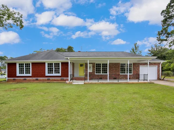 7043 Evanston St, Fayetteville, NC 28314
